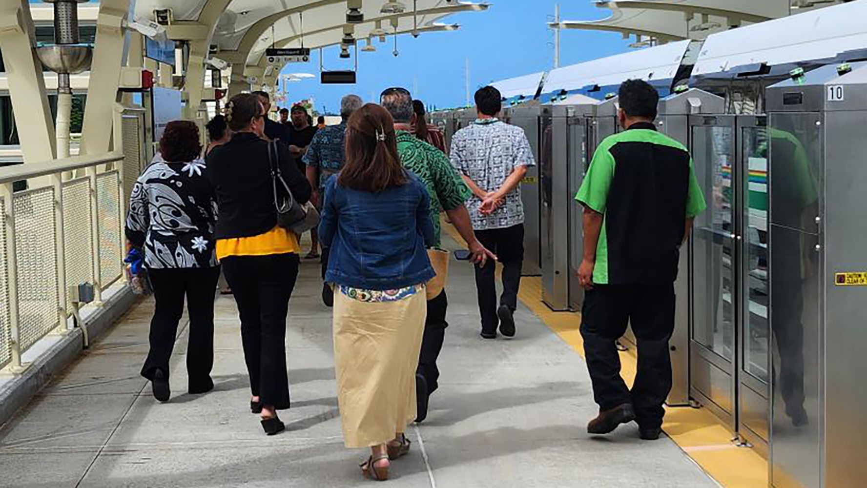 Roberts Hawaii Executive Committee at Honolulu Rail Stop